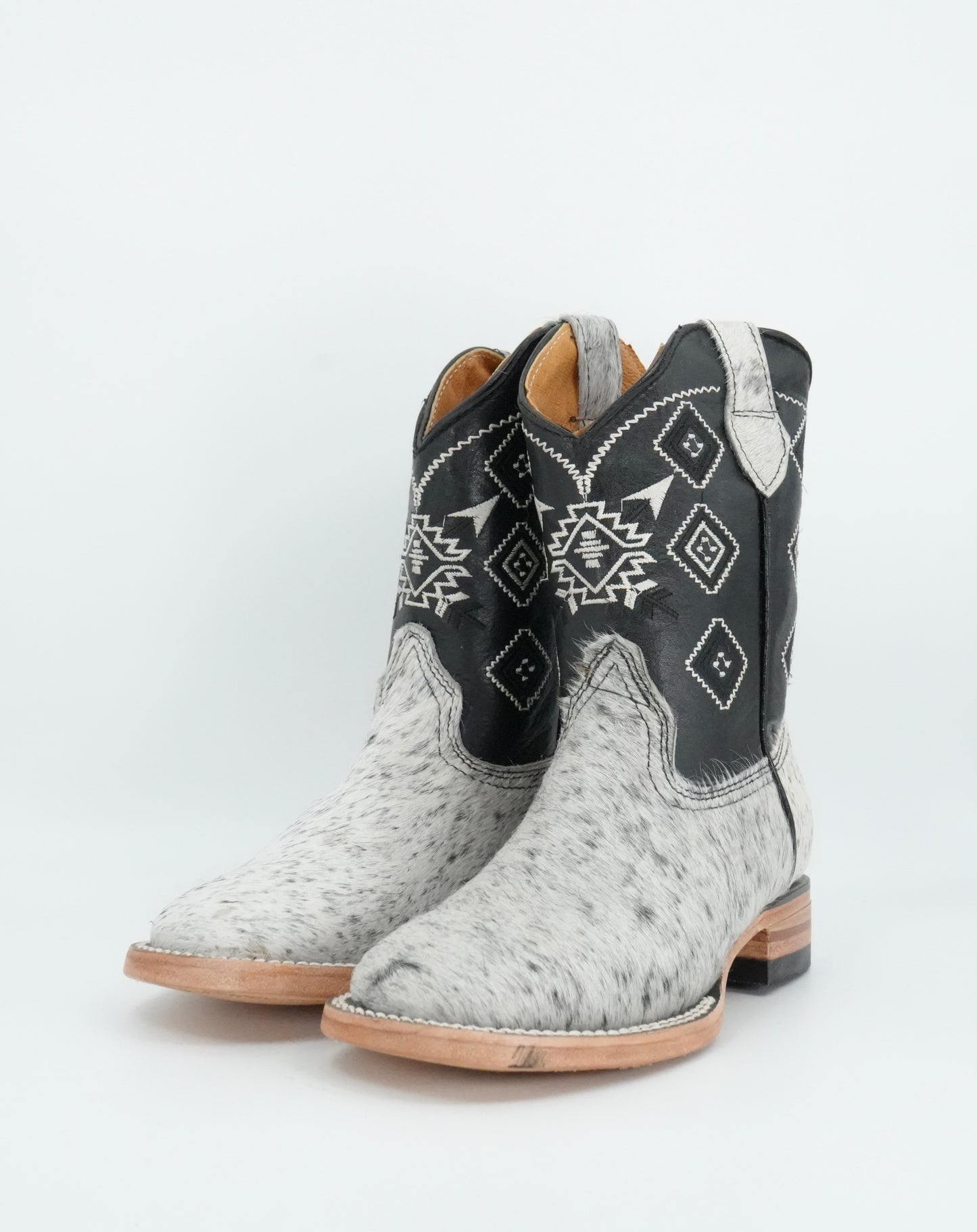 Rock'em Kid's Cow Hair White/Black Boots Size: 2 US / 22 MEX *AS SEEN ON IMAGE*