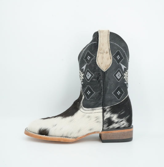Rock'em Kid's Cow Hair White/Black Boots Size: 1 US / 21 MEX *AS SEEN ON IMAGE*