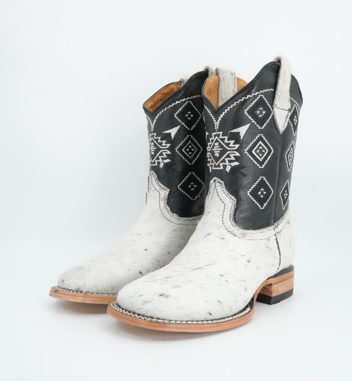 Rock'em Kid's Cow Hair White/Black Boots Size: 1 US / 21 MEX *AS SEEN ON IMAGE*