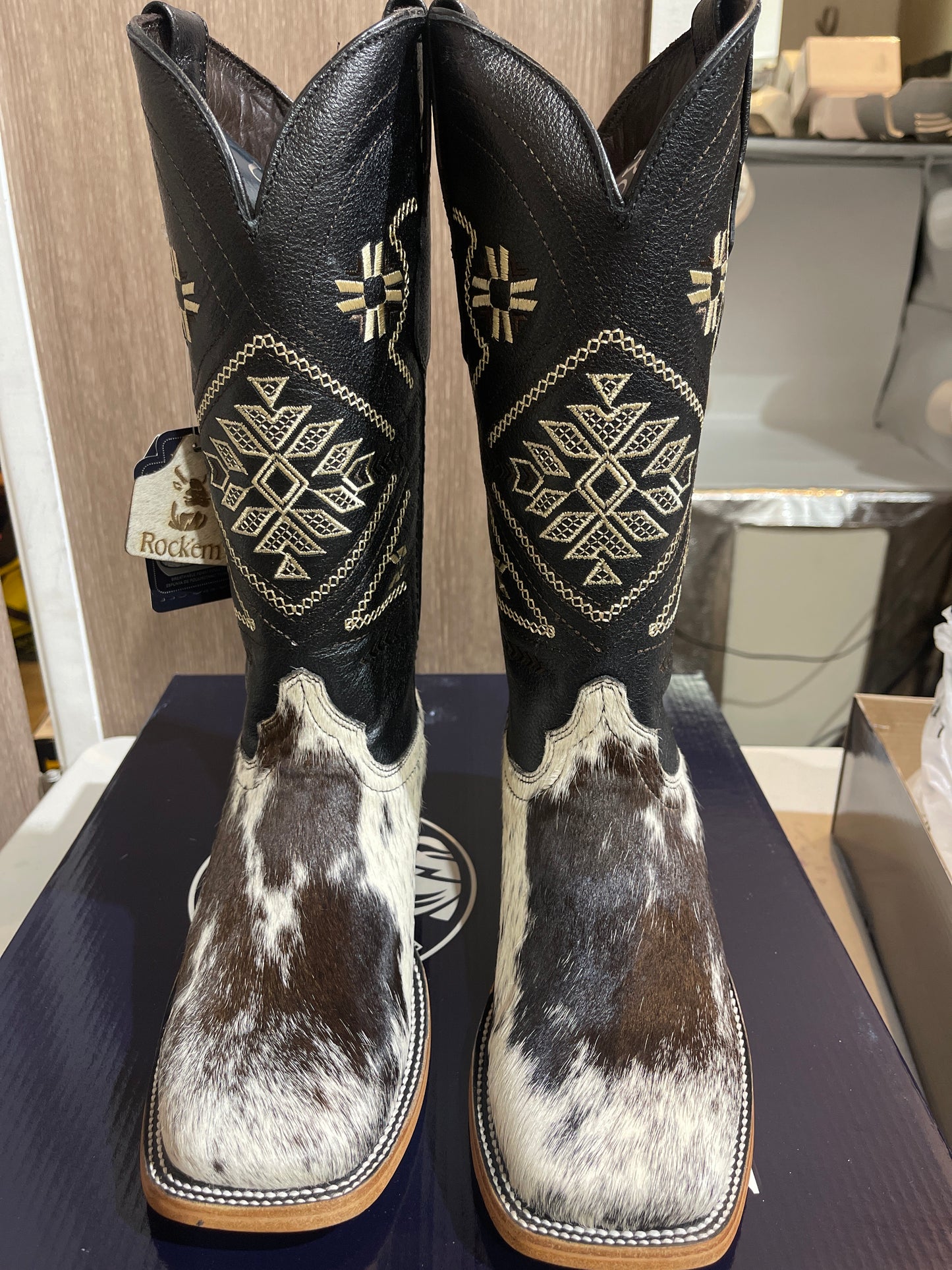 Rock'em Women's Aztec Cow Hair Boots Size: 8 *AS SEEN ON IMAGE*