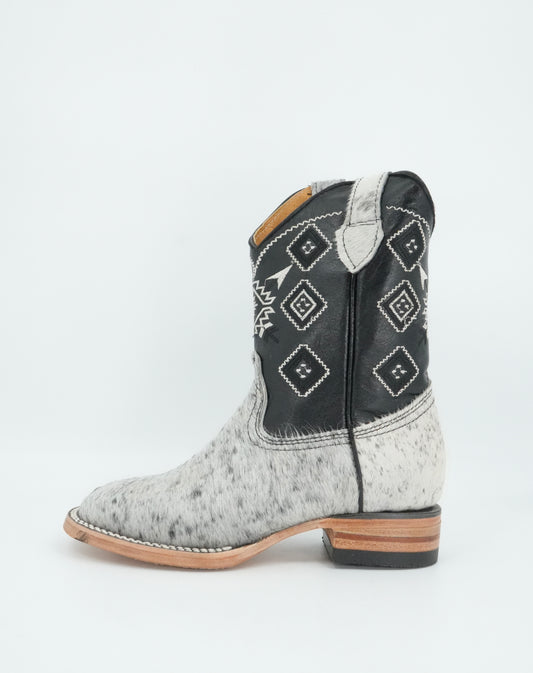 Rock'em Kid's Cow Hair White/Black Boots Size: 2 US / 22 MEX  *AS SEEN ON IMAGE*