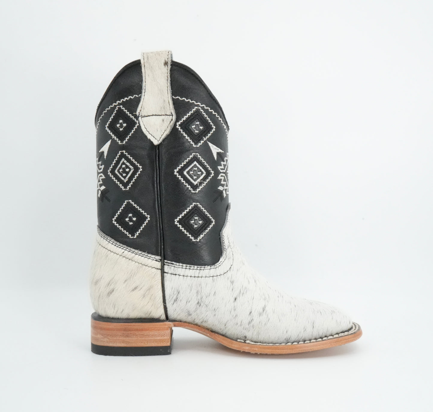 Rock'em Kid's Cow Hair White/Black Boots Size: 1 US / 21 MEX *AS SEEN ON IMAGE*