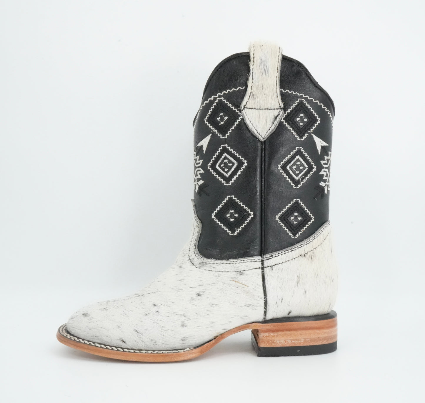 Rock'em Kid's Cow Hair White/Black Boots Size: 1 US / 21 MEX *AS SEEN ON IMAGE*