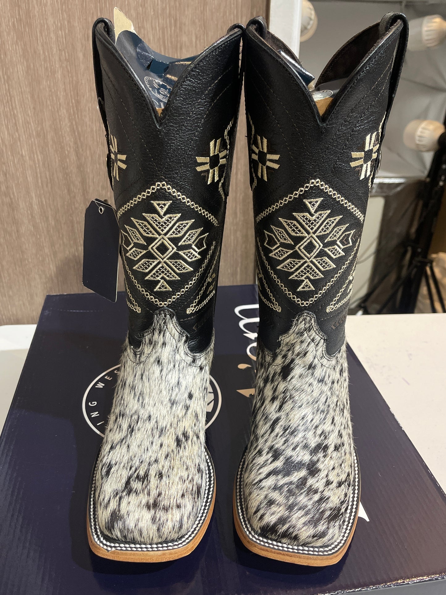 Rock'em Women's Aztec Cow Hair Boots Size: 5.0 *AS SEEN ON IMAGE*