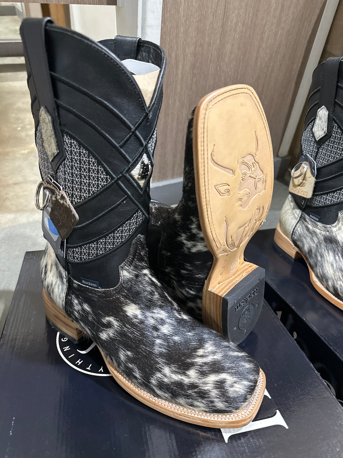 Rock'em Men's Cow Hair Boots Size 9 *AS SEEN ON IMAGE*