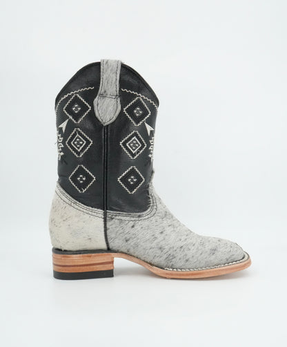 Rock'em Kid's Cow Hair White/Black Boots Size: 2 US / 22 MEX  *AS SEEN ON IMAGE*