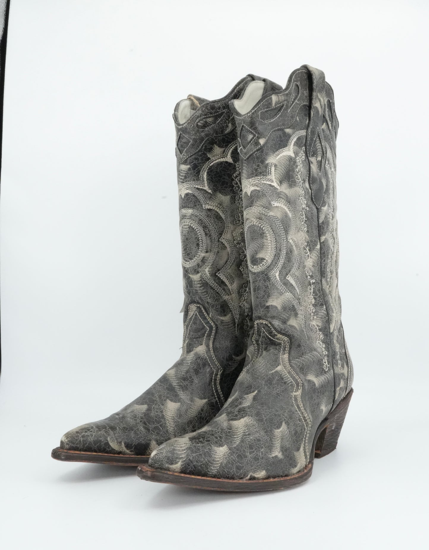 Frida Cuadra Women's Pointed Toe Grey Boot